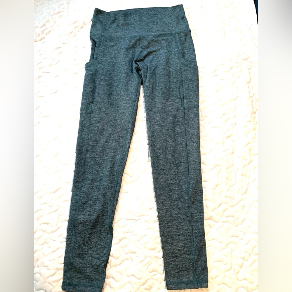 Aerie Capri pants Size Medium Yoga Exercise capris - Picture 1 of 8